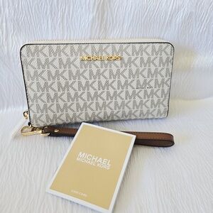 Michael kors Jet Set Signature Logo Smartphone Wristlet